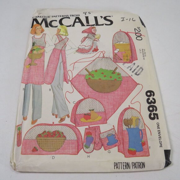 McCalls 6365 Sewing Pattern UNCUT with applique patterns Apron, Oven Mitts - Picture 1 of 6